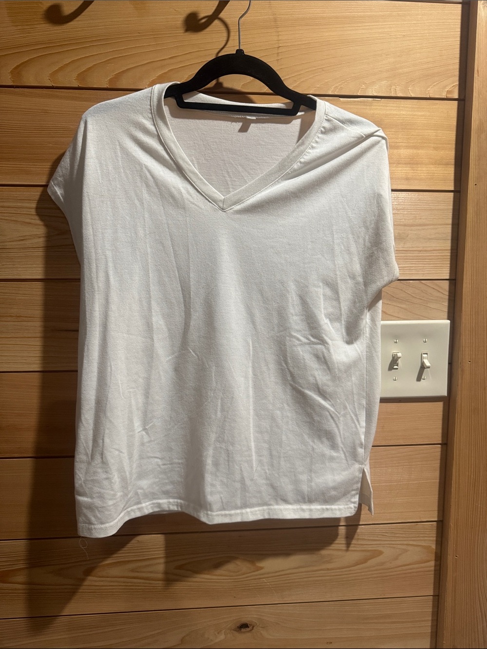 Amazon White V-Neck Short Sleeve Tee